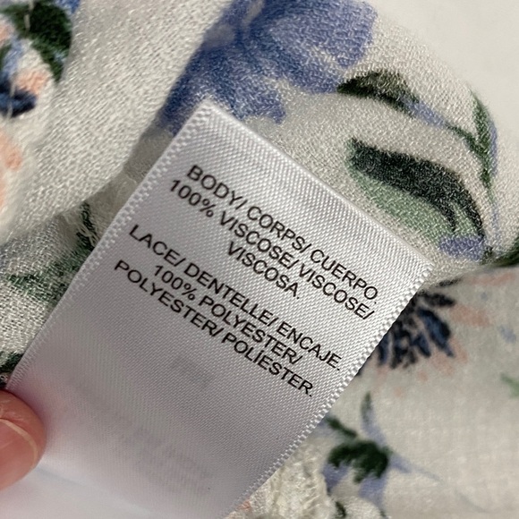 Lucky Brand Floral Blouse Blue and White Popover Size Medium - Picture 4 of 8